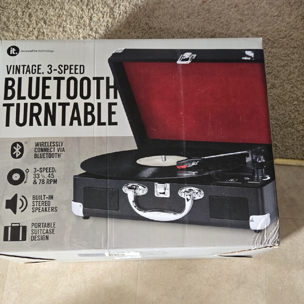 Innovative Technology 3-Speed Bluetooth Suitcase Record Player VSC-550BT-BLK